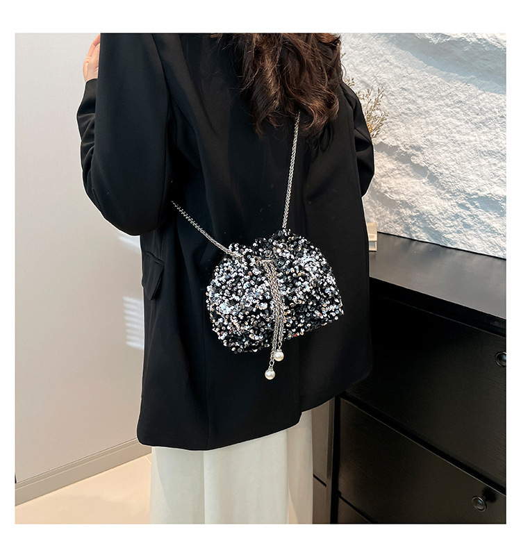 巾着 スパンコール装飾巾着型チェーンショルダーバッグ