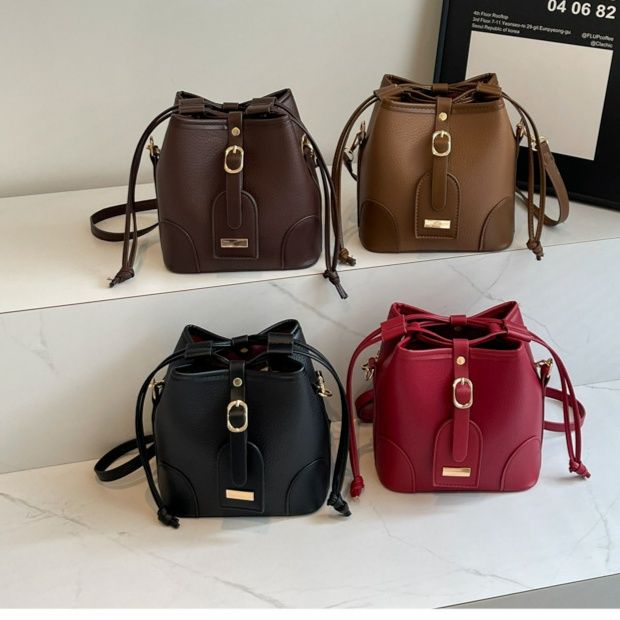 皮の巾着バッグで上品さが叶うおすすめ5選