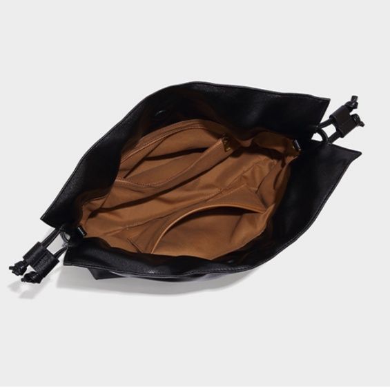 巾着 金属装飾チェーン付き巾着ショルダーバッグ