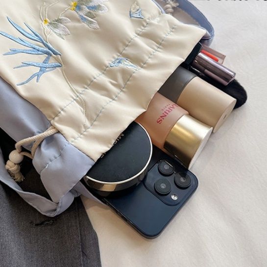 巾着 花鳥刺繍が華やぐ巾着型ショルダーバッグ