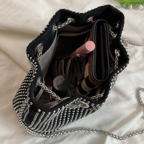 巾着 輝きスタッズ装飾巾着型ショルダーバッグ