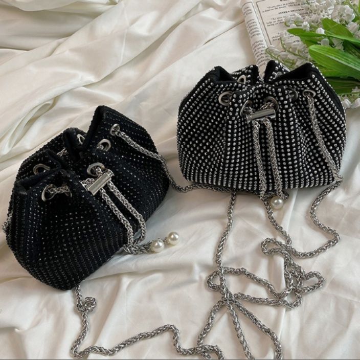 巾着 輝きスタッズ装飾巾着型ショルダーバッグ