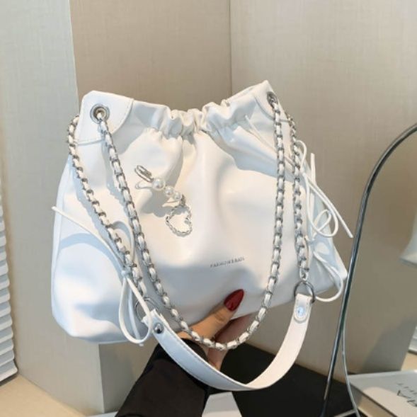 巾着 チェーン付き巾着型ショルダーバッグ