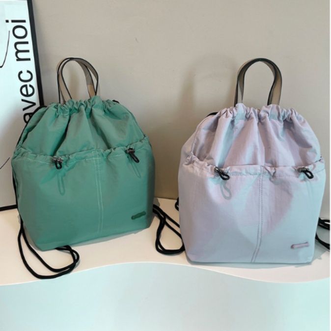 軽量ナイロン製巾着リュック大容量外ポケット付き