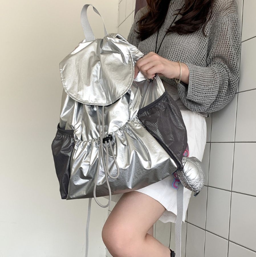 巾着 光沢ナイロン素材の大容量巾着リュック