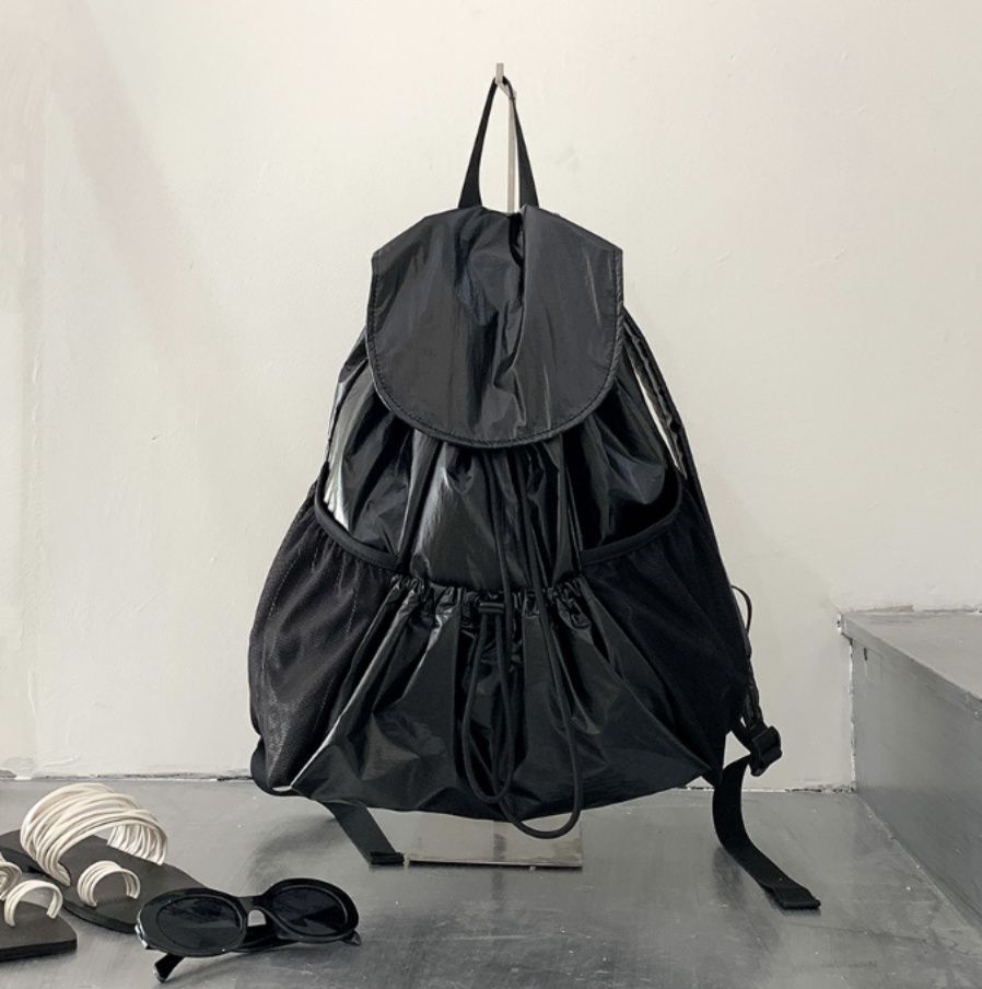 巾着 光沢ナイロン素材の大容量巾着リュック