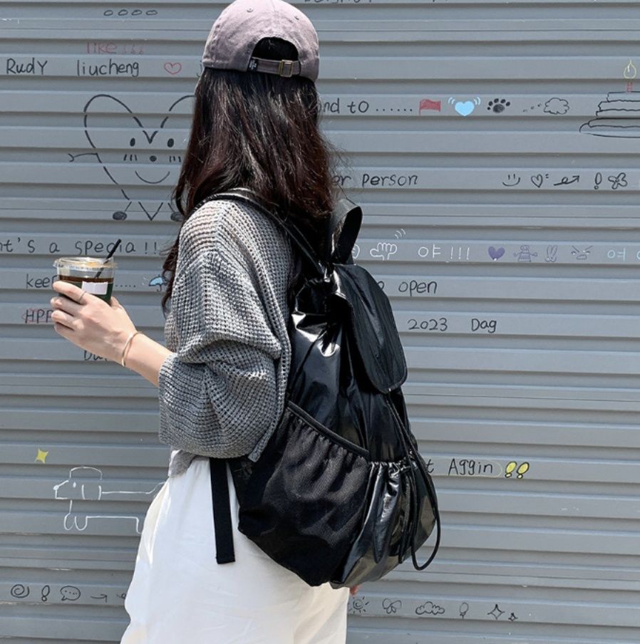 巾着 光沢ナイロン素材の大容量巾着リュック