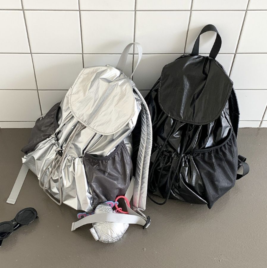 巾着 光沢ナイロン素材の大容量巾着リュック