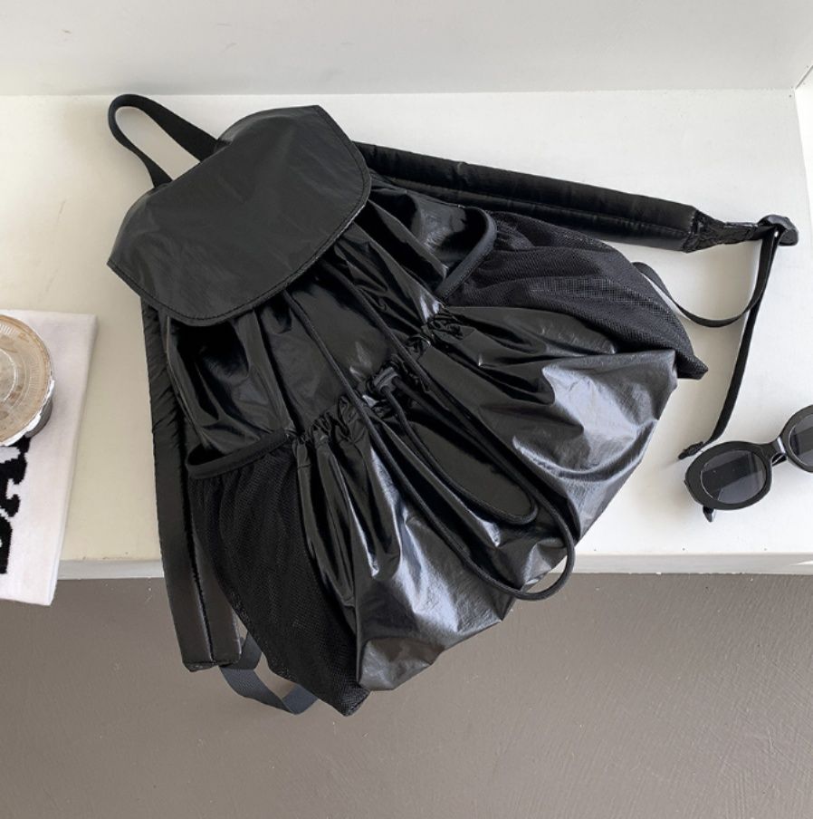 巾着 光沢ナイロン素材の大容量巾着リュック