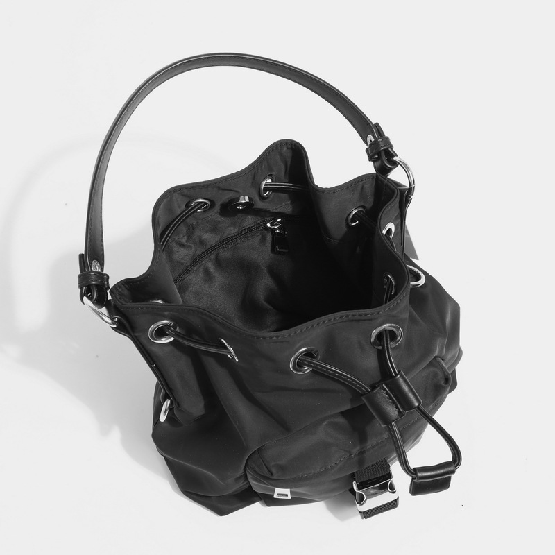 巾着 多機能ポケット付き巾着ショルダーバッグ