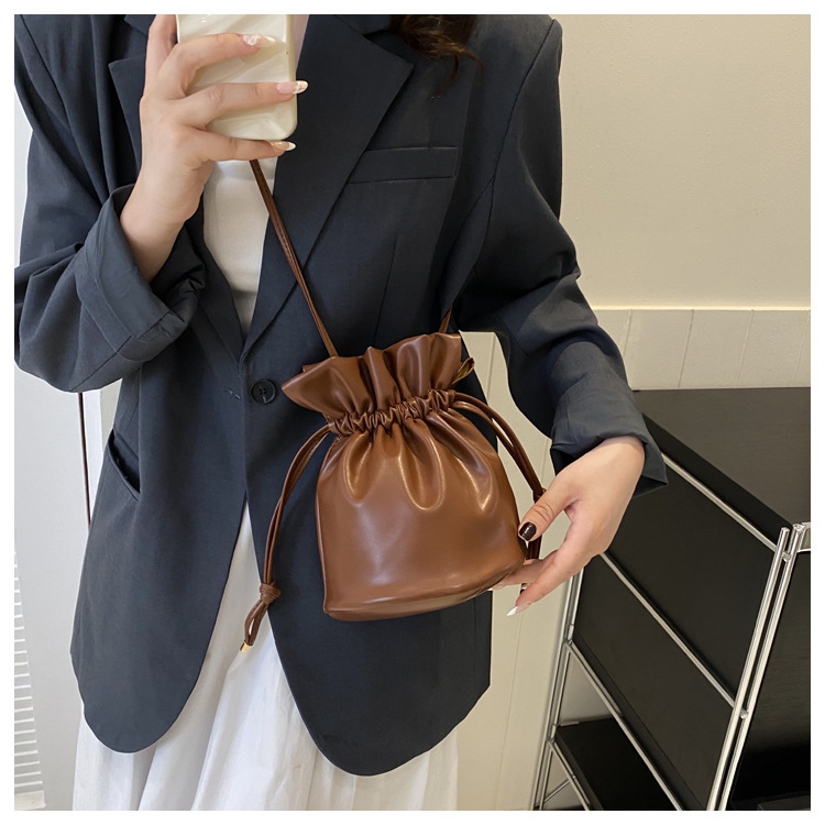 https://fulmo-img-server.com/tsutsumin-bag/26357b4c-375e-4d37-82c9-32a96b568d03.jpg