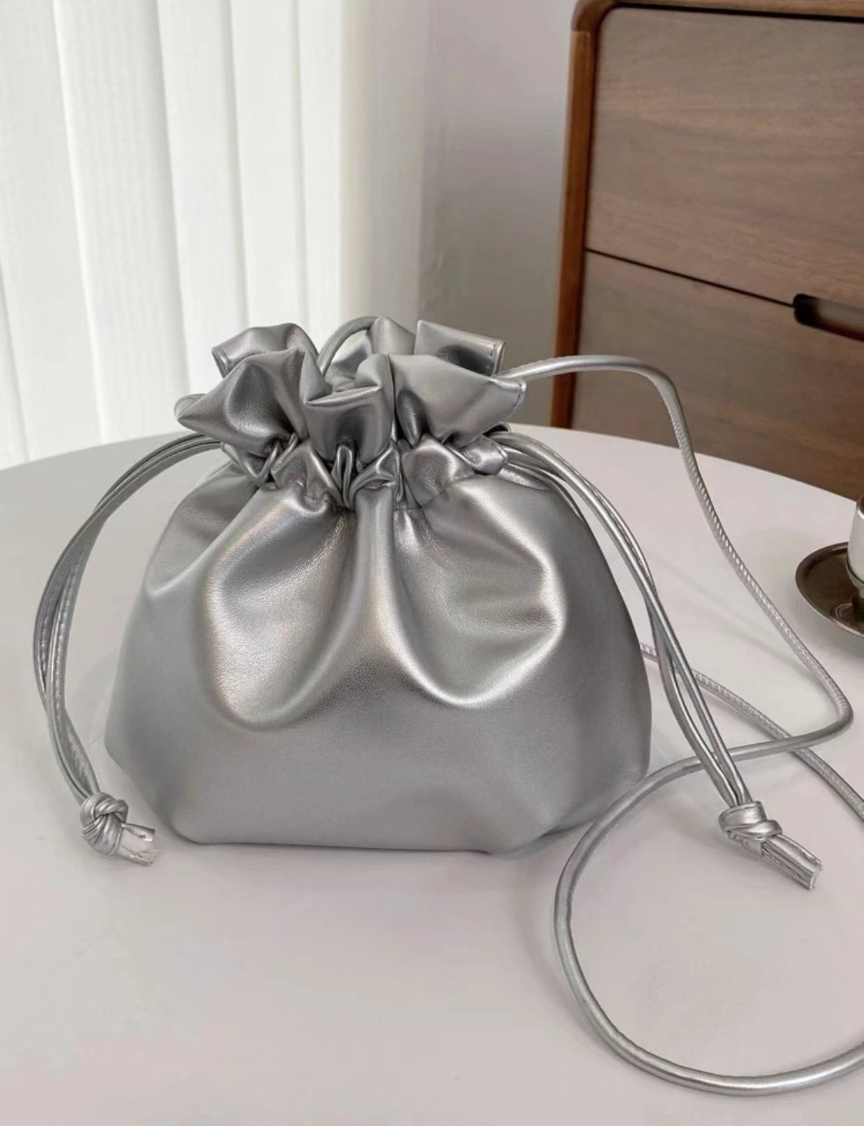 https://fulmo-img-server.com/tsutsumin-bag/26bc672a-9528-4f3c-8fb8-b002b3818d8b.jpg