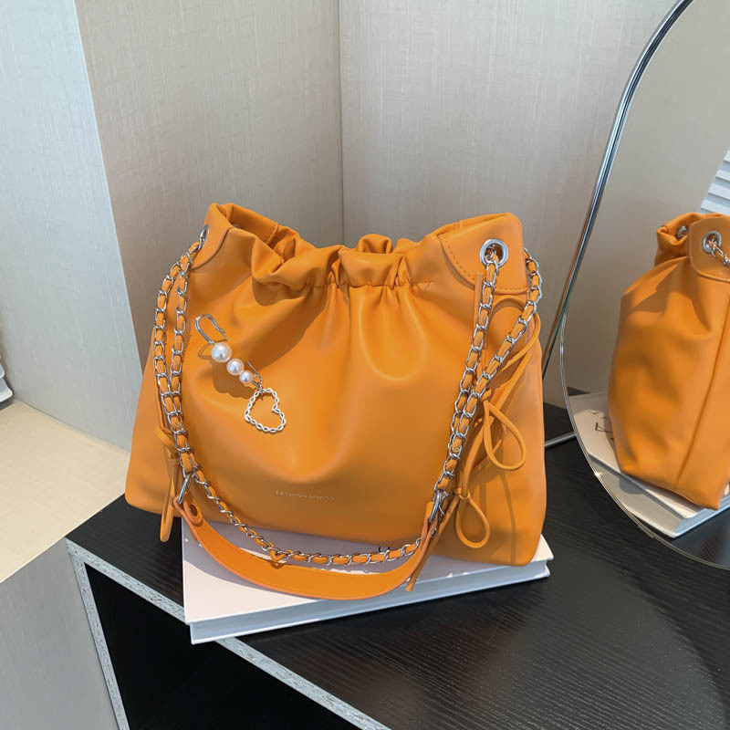 巾着 チェーン付き巾着型ショルダーバッグ