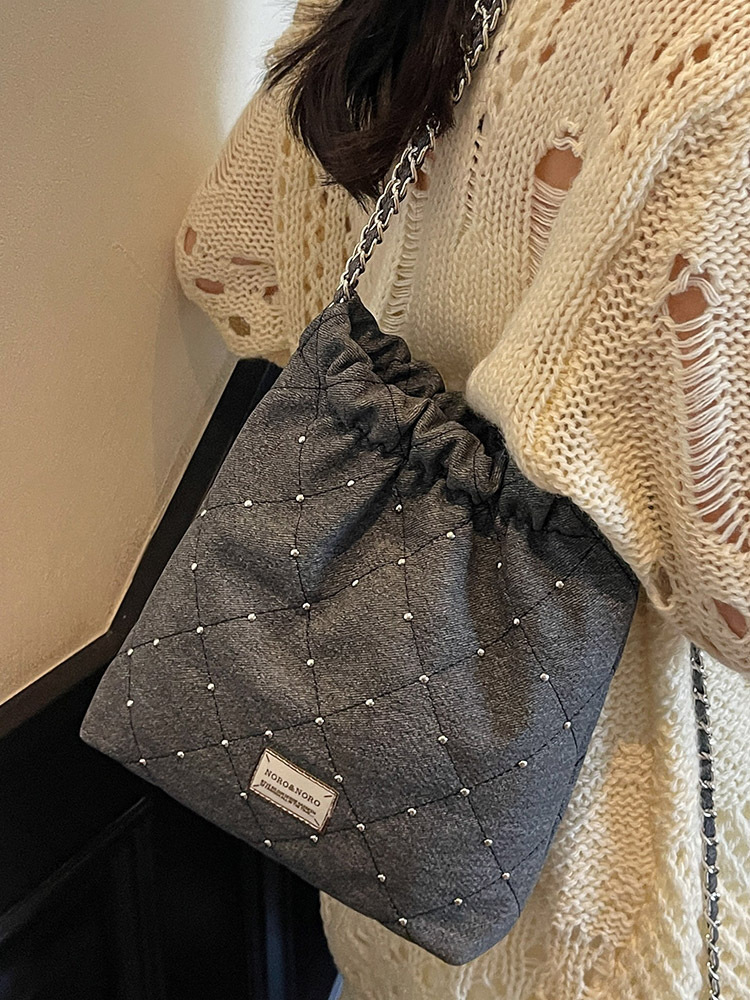 巾着 キルティングスタッズ付き巾着ショルダーバッグ