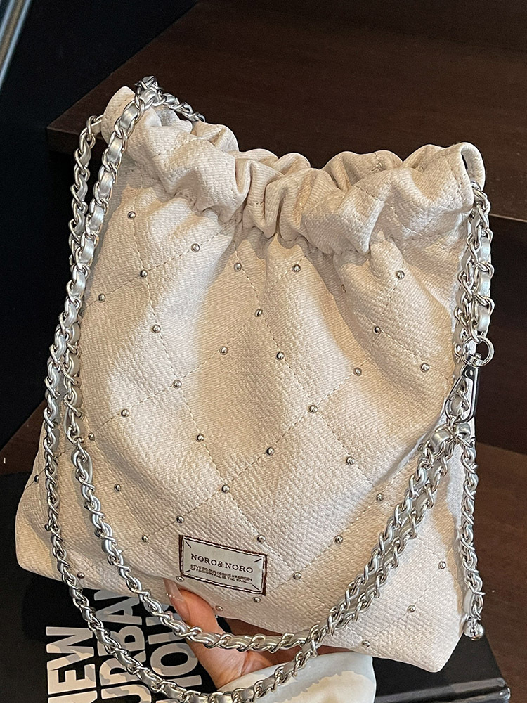 巾着 キルティングスタッズ付き巾着ショルダーバッグ