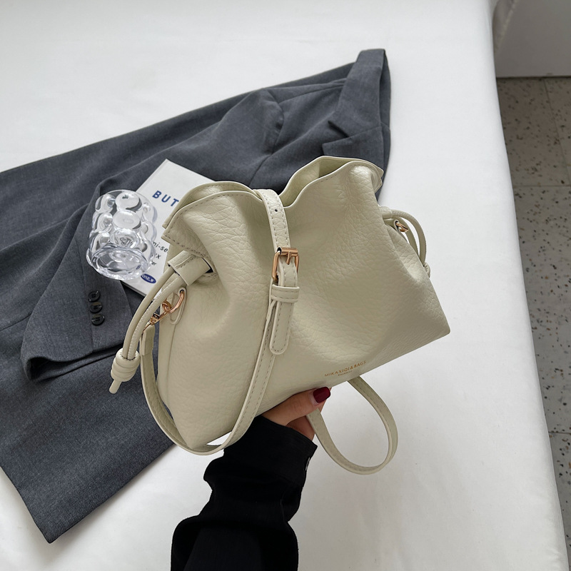 https://fulmo-img-server.com/tsutsumin-bag/2c214508-aab5-4e02-98dd-9c6eed0789a3.jpg