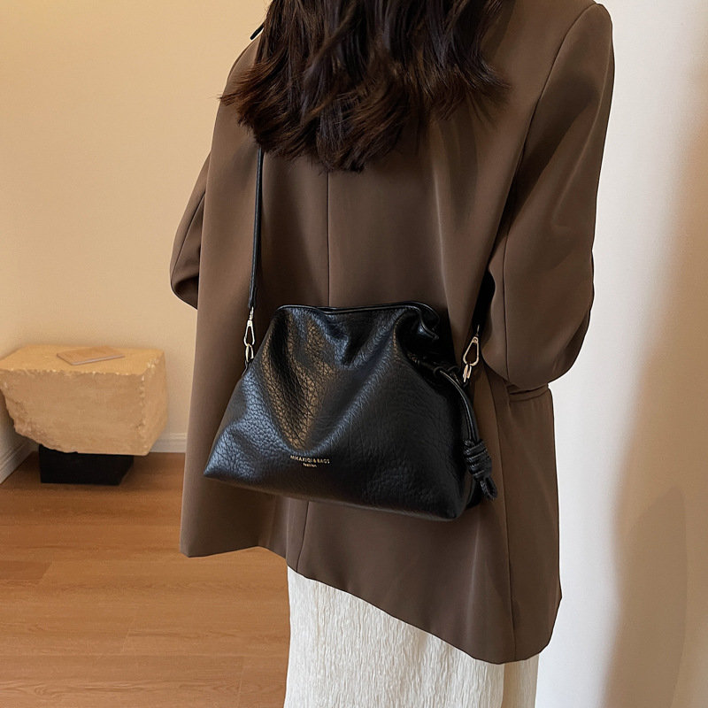 https://fulmo-img-server.com/tsutsumin-bag/36e21137-1aeb-4c66-971c-77b53b9ed684.jpg