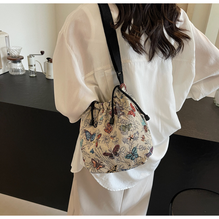 巾着 蝶々刺繍ゴブラン織り巾着ショルダー鞄