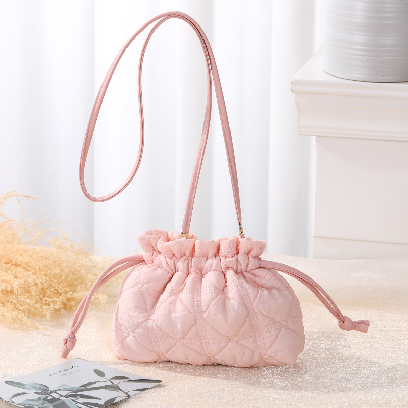 巾着 キルティング風立体編み込み巾着ショルダー鞄