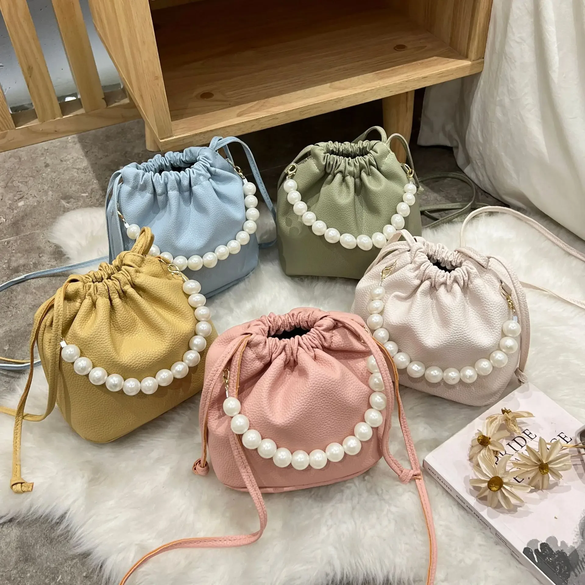 巾着 パール持ち手付き巾着ショルダーバッグ