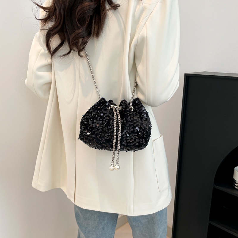 巾着 スパンコール装飾巾着型チェーンショルダーバッグ