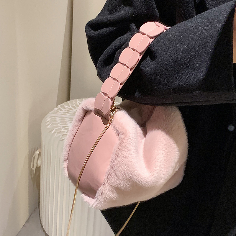 巾着 ふわふわファー素材巾着型ハンドル付きショルダー鞄