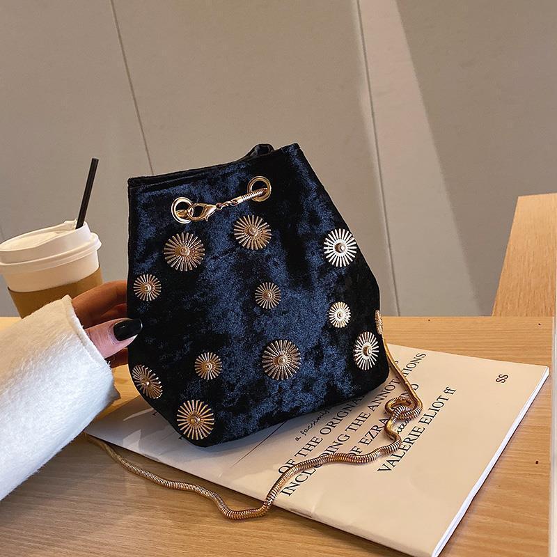 巾着 太陽刺繍ベルベット巾着ショルダー鞄