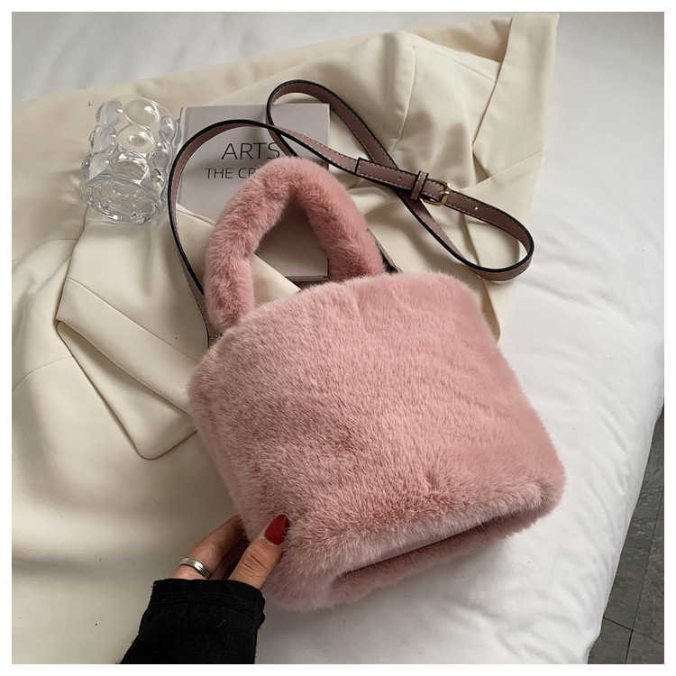 https://fulmo-img-server.com/tsutsumin-bag/44d23c37-d4d1-4ea3-aee8-e9631009bc8a.jpg
