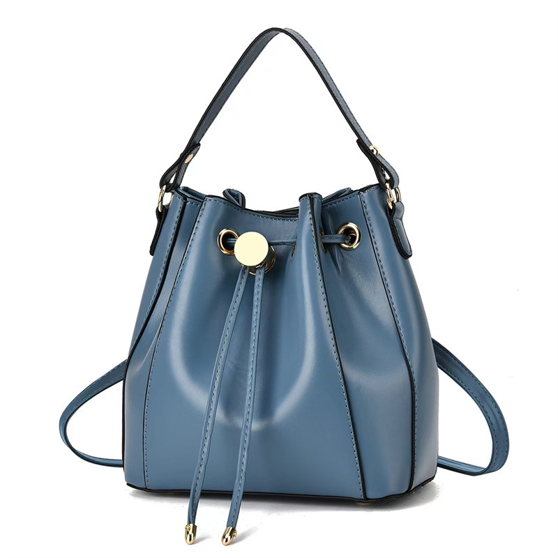 巾着 上品な金具付き巾着ショルダーバッグ