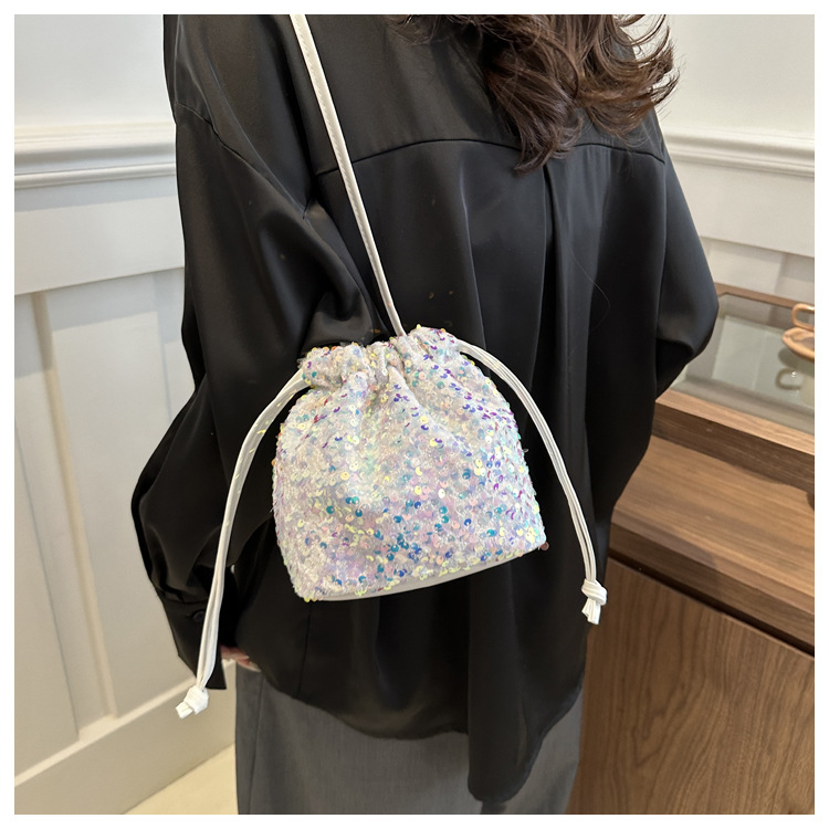巾着 キラキラスパンコール装飾巾着ショルダー鞄