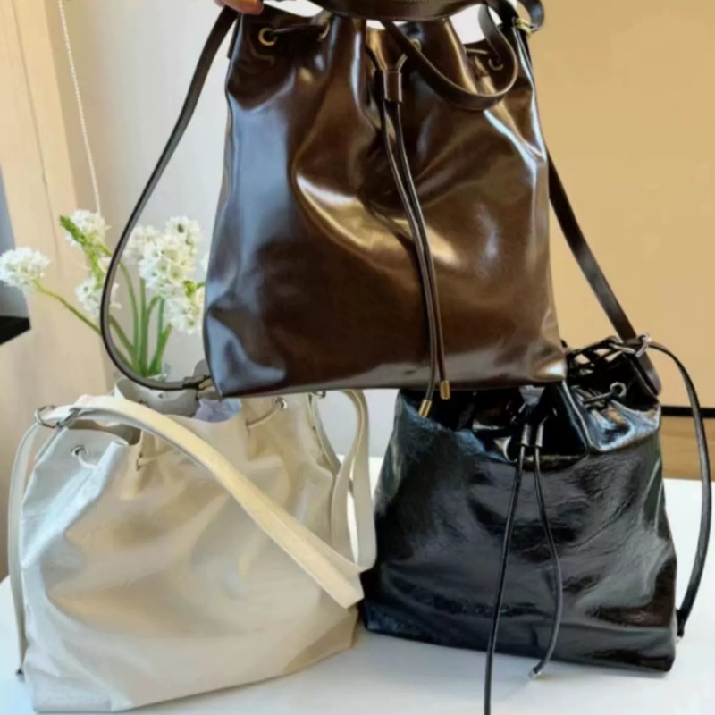 https://fulmo-img-server.com/tsutsumin-bag/49e9fc2d-97e2-4984-9656-43283d8e95f0.jpg