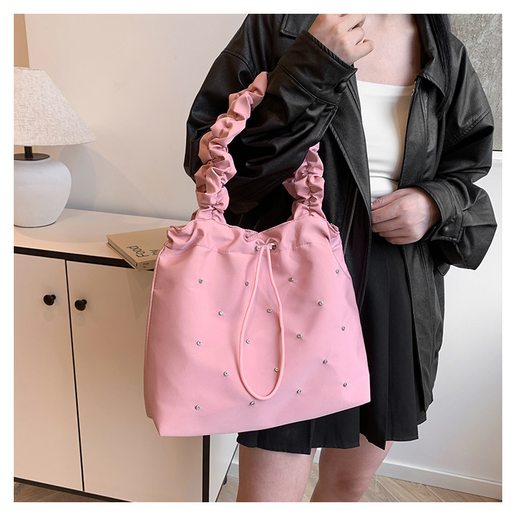 巾着 フリル持ち手スタッズ付き巾着ショルダー鞄