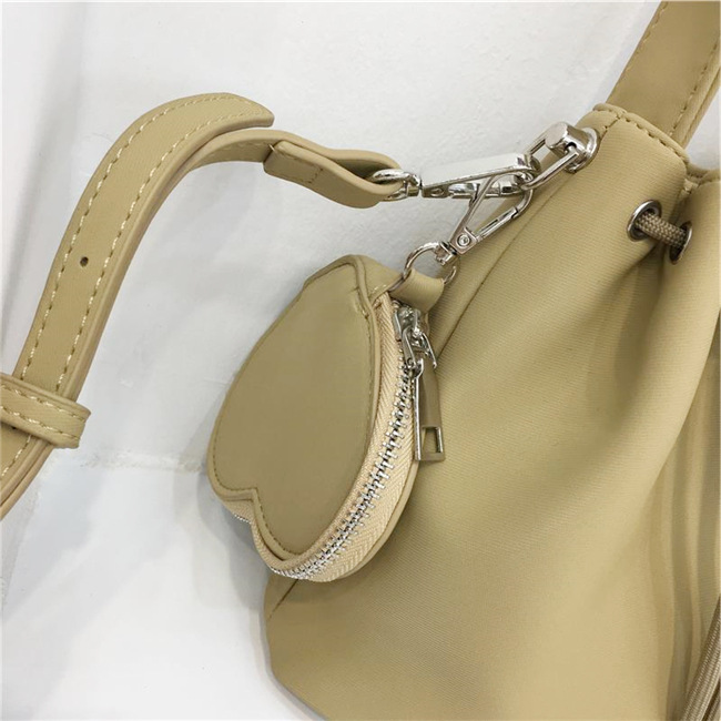 巾着 上品シルエット巾着ポーチ