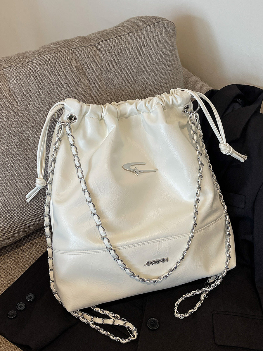 巾着 チェーンストラップ付き巾着型リュックサック