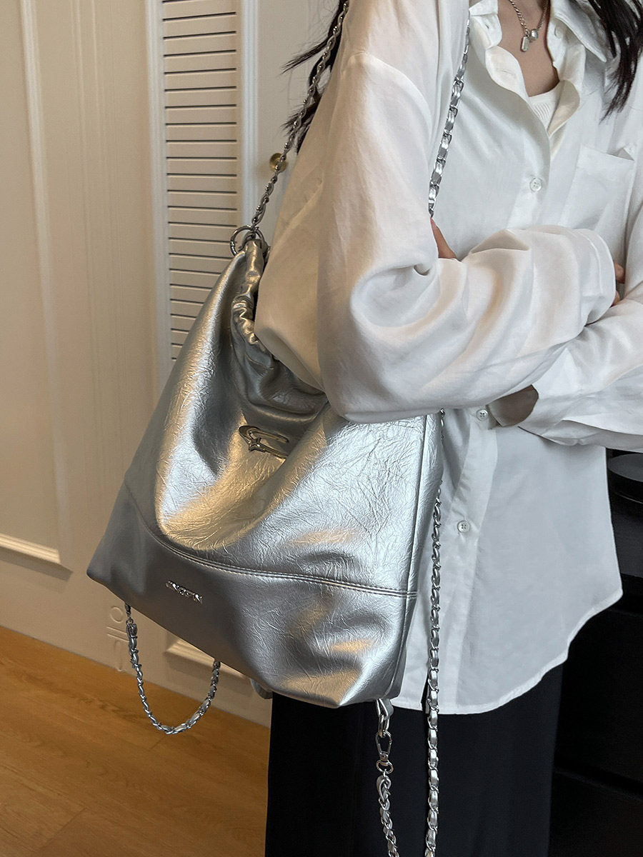 巾着 チェーンストラップ付き巾着型リュックサック