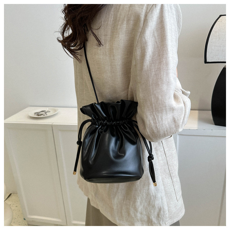 https://fulmo-img-server.com/tsutsumin-bag/690fdf12-9058-45e0-bc33-f4d9f0c8d8fa.jpg