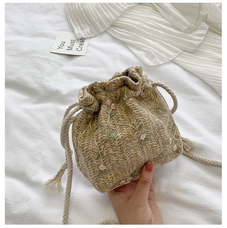 巾着 編み込み花柄刺繍巾着ショルダー鞄