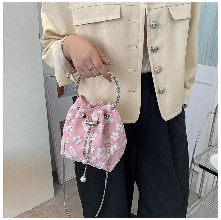 巾着 花柄刺繍チェーンストラップ巾着型鞄