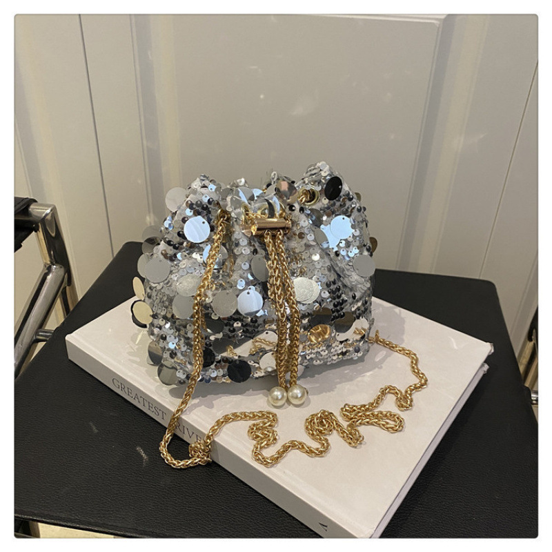 巾着 きらめくスパンコール装飾の華やか巾着ショルダー鞄