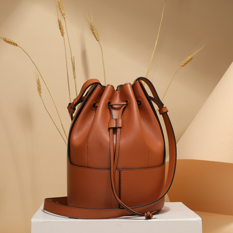 巾着 上質レザー切替巾着ショルダーバッグ