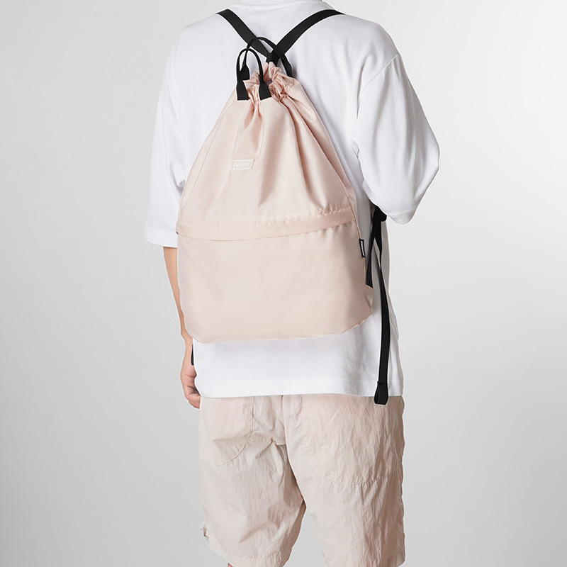 巾着 軽量ナイロン素材の巾着型リュックサック
