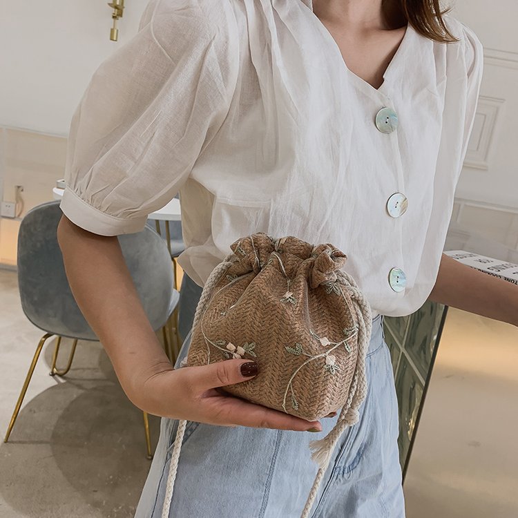 巾着 編み込み花柄刺繍巾着ショルダー鞄