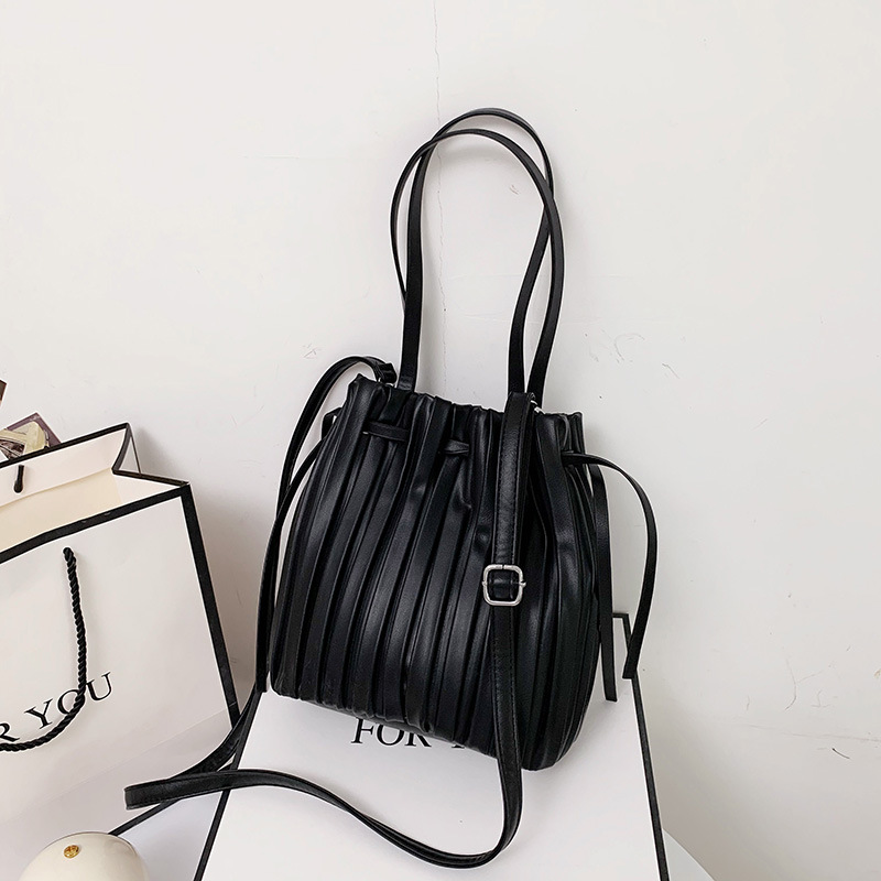 https://fulmo-img-server.com/tsutsumin-bag/71890703-fd69-48d9-85be-e8287a1ae85e.jpg