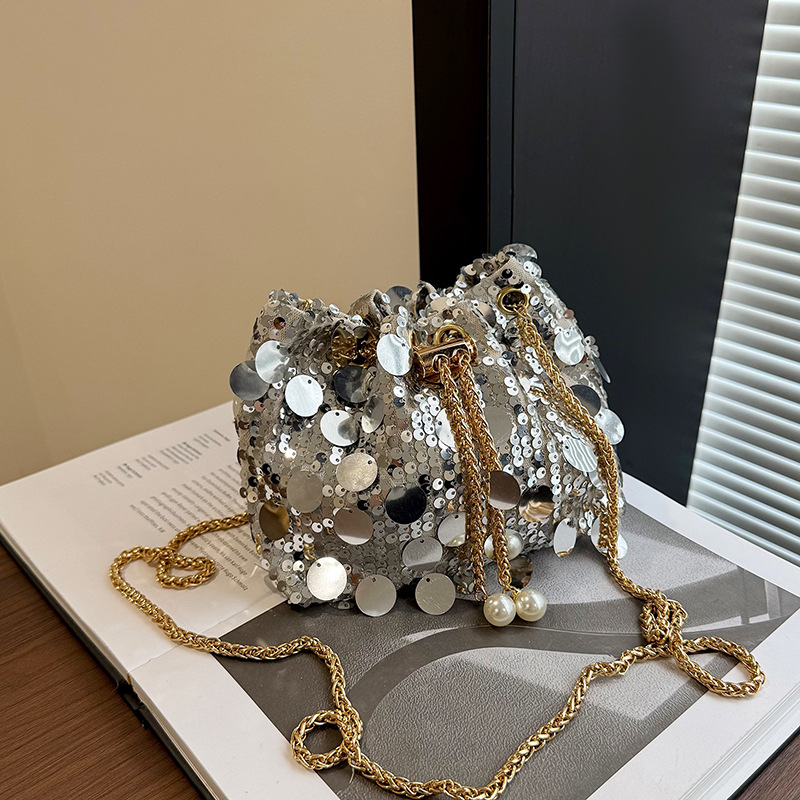 巾着 スパンコール装飾巾着型チェーンショルダーバッグ