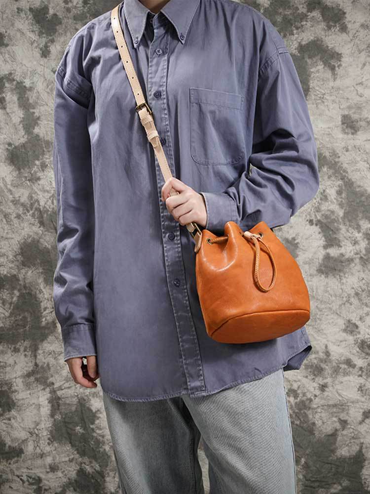 巾着 上質な革素材の巾着型ショルダー鞄