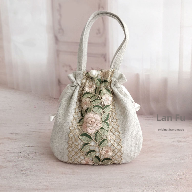 花柄刺繍入りエレガント巾着ポーチ