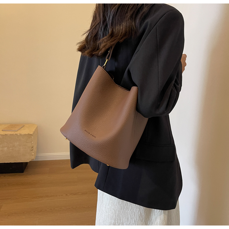 https://fulmo-img-server.com/tsutsumin-bag/7b5fe180-4b27-410d-b1f2-cde7df95aab0.jpg