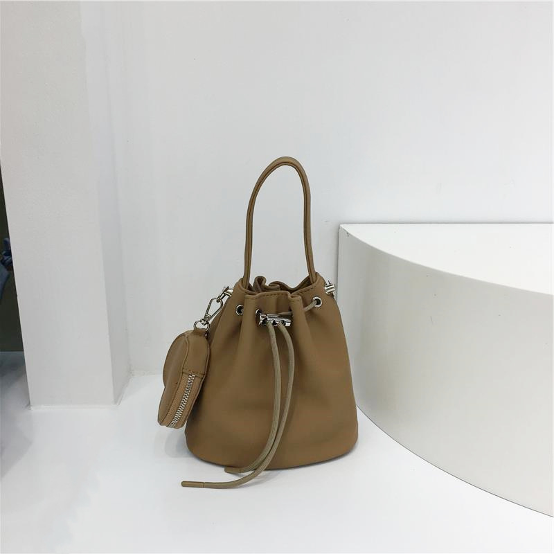 巾着 上品シルエット巾着ポーチ