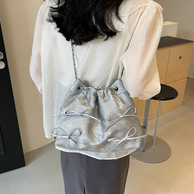 巾着 リボン装飾チェーン付き巾着トートバッグ