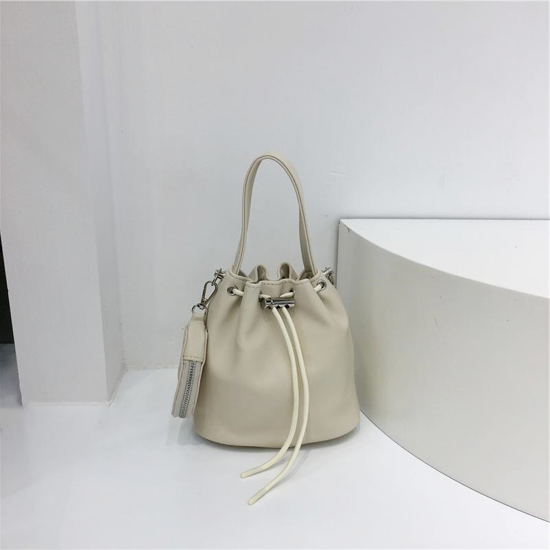 巾着 上品シルエット巾着ポーチ
